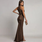 Victoria - Vestido halter con abertura y lentejuelas